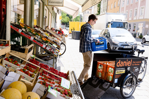 Lastenrad Daniel beladen mit Getr&auml;nkekisten